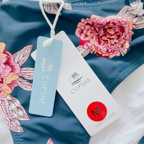 Cupshe bikini bottom low-rise with cheeky coverage tie sides New with tags! - Picture 8 of 10